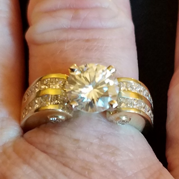 Meet your Posher, Terena - Picture 1 of 5